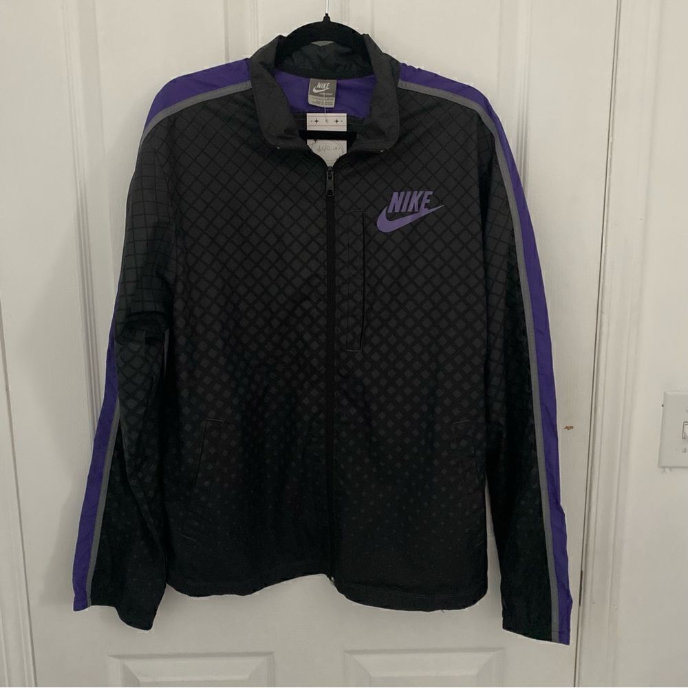 Nike Sportswear Black Purple‎ Windbreaker Jacket | Zip Front | Size Medium